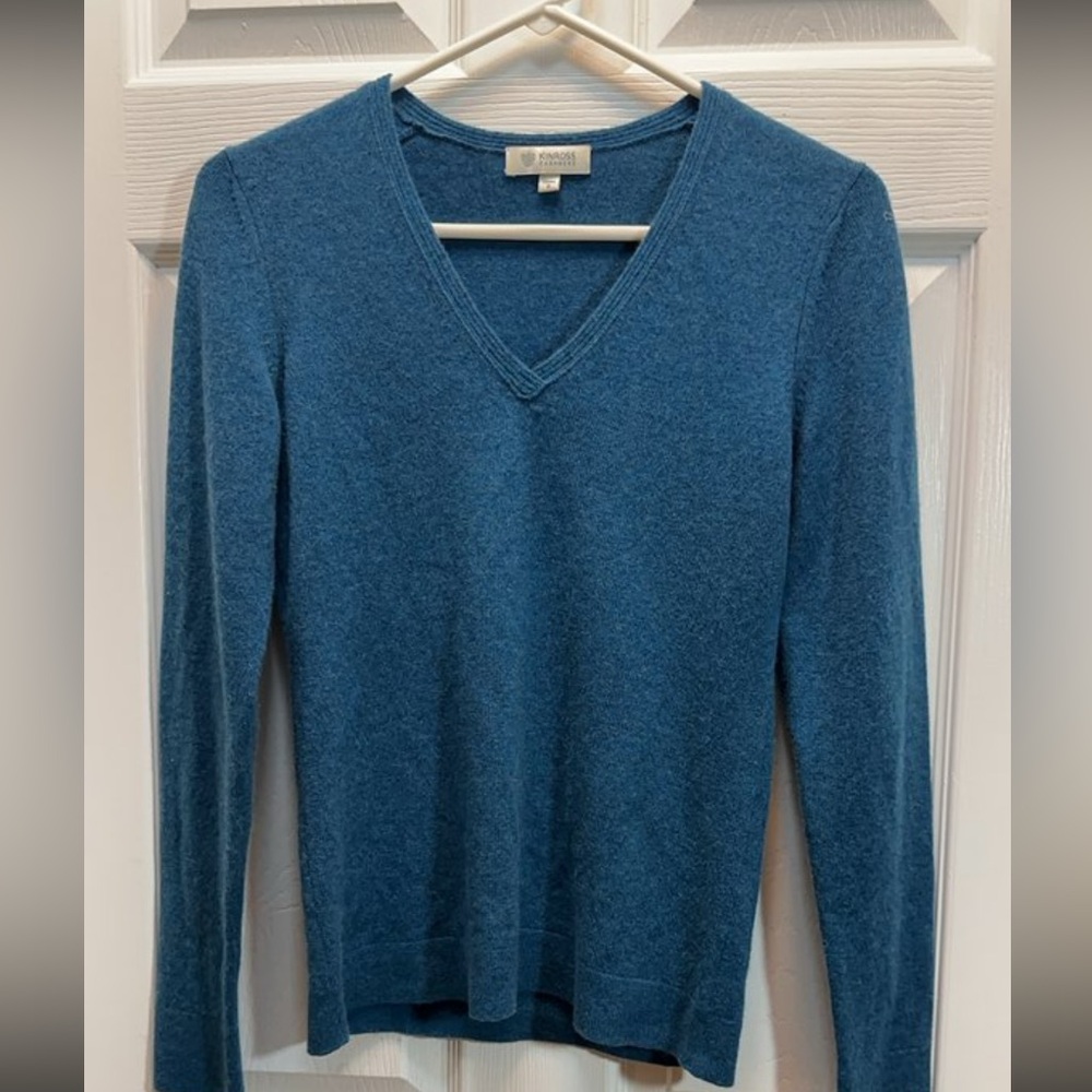 Kinross Teal V-Neck Cashmere-Blend Sweater